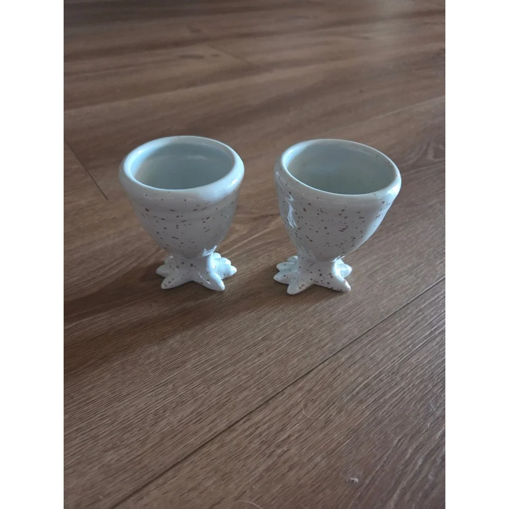 Set of 2 Speckled Ceramic Egg‎ Cups with Bird Claw Feet and Feather Detail